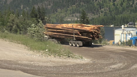 Britisch-Kolumbien-Adams-Lake-Log-Truck-Auf-Der-Straße-Truck