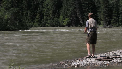 Kanada-Britisch-Kolumbien-North-Thompson-River-Fliegenfischen-Im-Zeitraffer