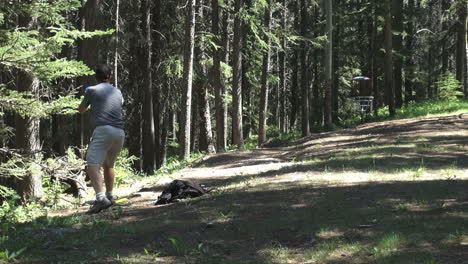 Kanada-Alberta-Banff-Disc-Golfplatz-Putting-Am-Korb-8