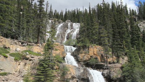 Kanadische-Rockies-Icefields-Parkway-Gewirr-Fällt-C