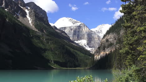 Canada-Alberta-Lake-Louise-and-montaña