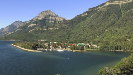 Canada-Alberta-Waterton-Lakes-NP-Waterton-town