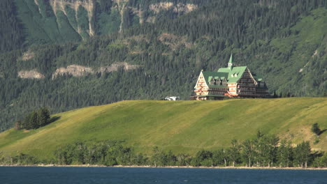 Canada-Prince-of-Wales-Hotel-on-peninsula-Waterton-Lakes-NP