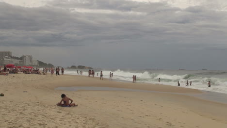 Rio-De-Janeiro-Ipanema-Strand-An-Einem-Bewölkten-Sommertag