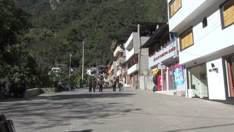 Peru-Aguas-Calientes-Straße-Und-Gebäude