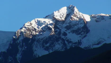 Peru-Andean-peaks-with-snow