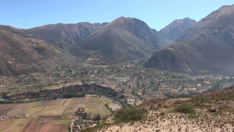 Peru-Sacred-Valley-Ollantaytambo-fields-along-steep-river-bank-8