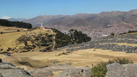 Peru-Sacsayhuamán-view-with-Christ-statue-and-city-of-Cusco-c