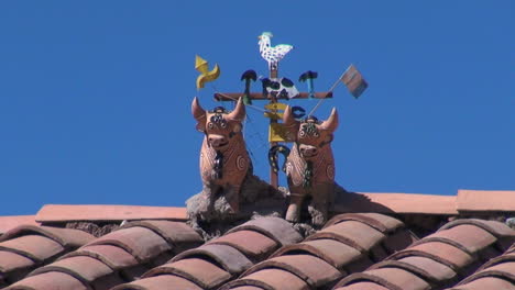 Peru-Sacred-Valley-ceramic-bulls-on-roof-top-13