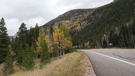 Colorado-highway-in-autumn