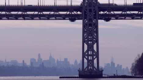 The-George-Washington-Bridge-connects-New-Jersey-to-New-York-state-with-the-Manhattan-skyline