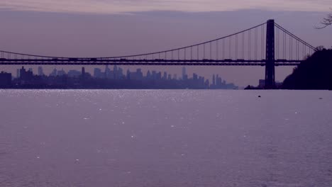 The-George-Washington-Bridge-connects-New-Jersey-to-New-York-state-with-the-Manhattan-skyline-1