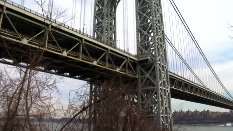 Pan-across-the-George-Washington-Bridge-connecting-New-York-to-new-Jersey-1