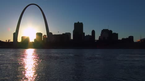 Der-St.-Louis-Bogen-Bei-Sonnenuntergang-1