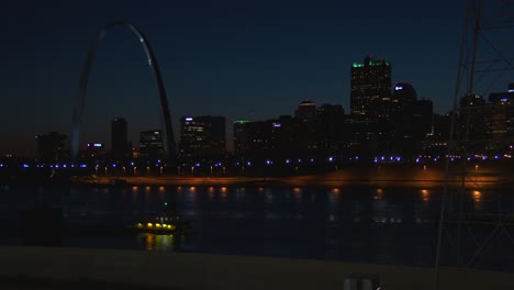St-Louis-Bei-Nacht-Einschließlich-Des-Bogens-1