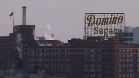 La-Fábrica-De-Azúcar-Domino-En-La-Bahía-De-Chesapeake,-Cerca-De-Baltimore,-Maryland-2