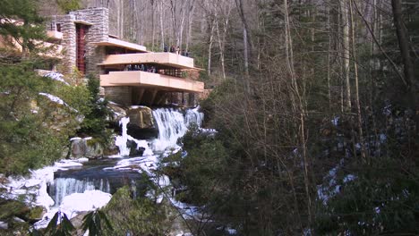 Frank-Lloyd-Wright's-Falling-Water-house-in-Pennsylvania