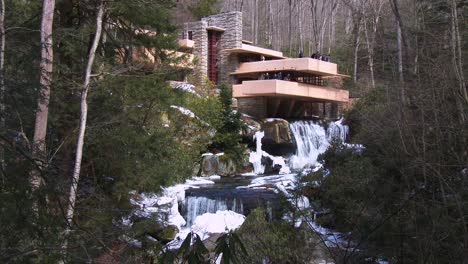 Frank-Lloyd-Wright's-Falling-Water-house-in-Pennsylvania-1