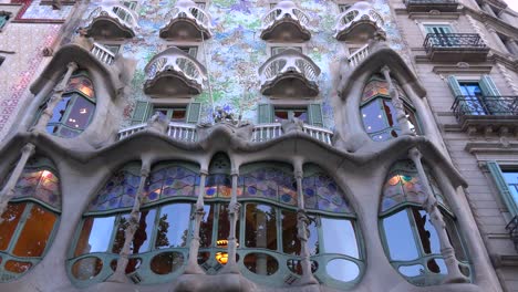 The-beautiful-facade-of-a-Gaudi-designed-building-in-Barcelona-Spain