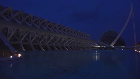 Arquitectura-Futurista-De-Valencia-España-En-La-Noche-1
