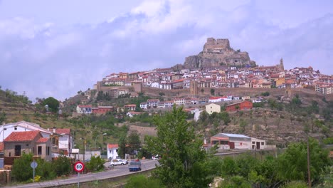 El-Hermoso-Castillo-Fuerte-De-La-Ciudad-De-Morella,-España