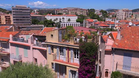 Una-Vista-Del-Paisaje-Urbano-De-Cannes,-Francia