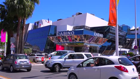 Riesige-Menschenmengen-Besuchen-Das-Filmfestival-Von-Cannes-1