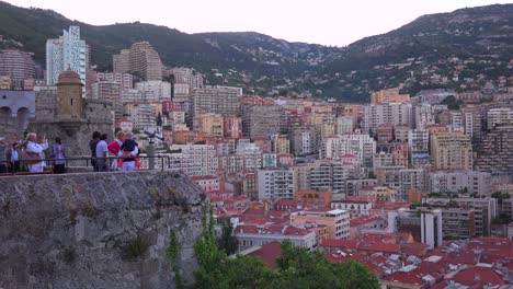 Zuschauer-Beobachten-Den-Grand-Prix-Von-Monaco-Aus-Einem-Hohen-Blickwinkel