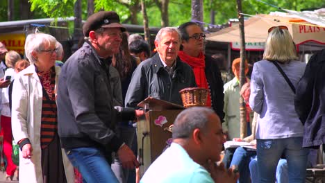 An-street-organ-player-entertains-passersby-in-Paris-France