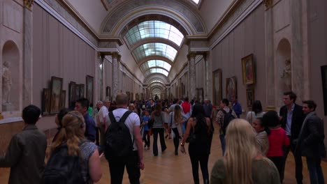Interior-galleries-of-the-Louvre-museum-in-Paris