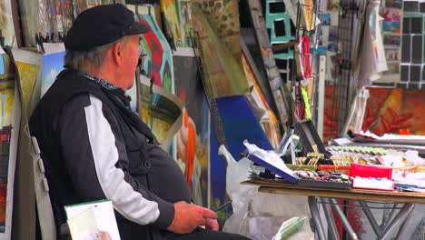 A-street-vendor-in-París-sells-magazines-and-artwork-1