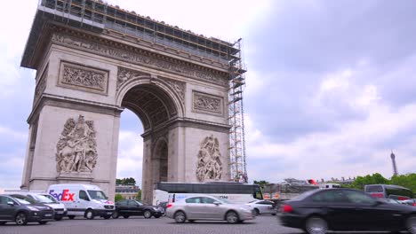Traffic-circles-around-the-Arc-De-Triomphe-in-Paris-France-2