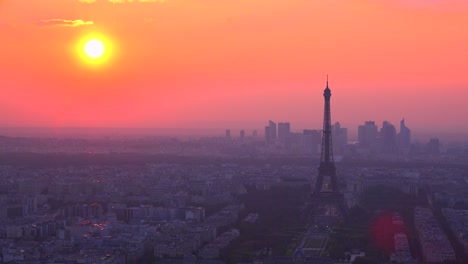 Gorgeous-high-angle-view-of-the-Eiffel-Tower-and-París-at-sunset-2