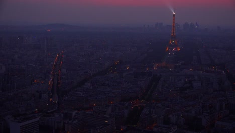 Hermosa-Vista-De-ángulo-Alto-De-La-Torre-Eiffel-Y-París-En-La-Noche