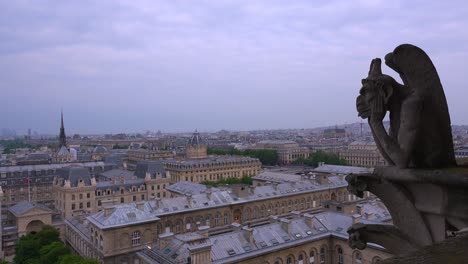 Gargoyles-watch-over-París-France-from-Notre-Dame-cathedral-1