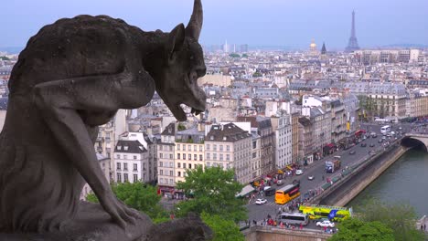 Classic-shot-of-gargoyles-watch-over-París-France-from-Notre-Dame-cathedral-1
