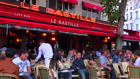 A-classic-Paris-outdoor-cafe-with-waiters-serving