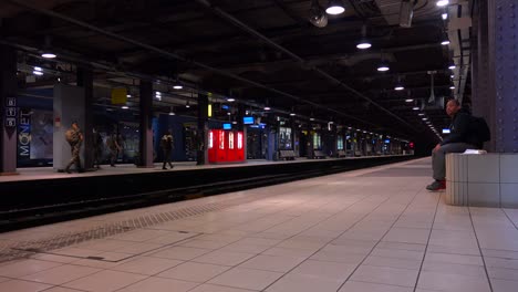 Una-Estacion-De-Metro-Vacia