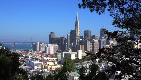 Establishing-shot-of-San-Francisco-California