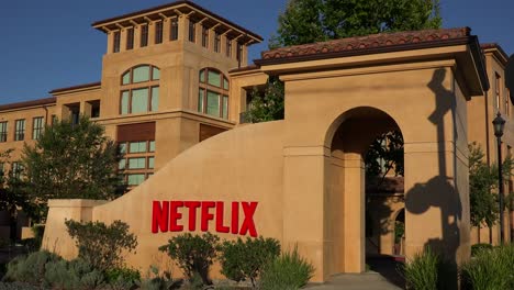 Toma-De-Establecimiento-De-La-Sede-De-Netflix-En-Silicon-Valley,-California.
