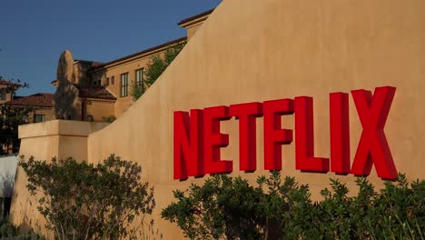 Eröffnungsaufnahme-Des-Netflix-Hauptquartiers-In-Silicon-Valley,-Kalifornien-1