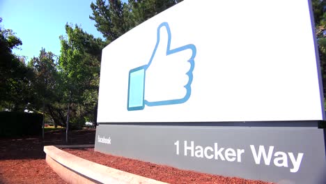 Establecimiento-De-Tiro-De-La-Sede-De-Facebook-En-Silicon-Valley,-California-1