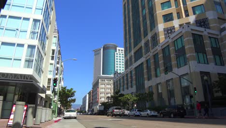 Establishing-shot-of-downtown-Oakland-California