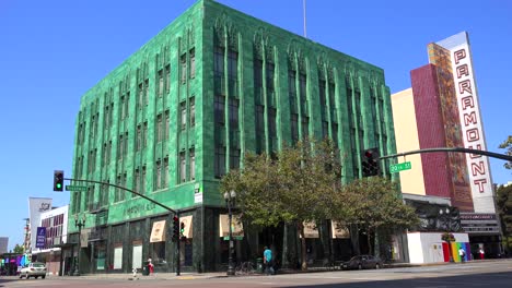 Establishing-shot-of-downtown-Oakland-California-near-the-Paramount-theater