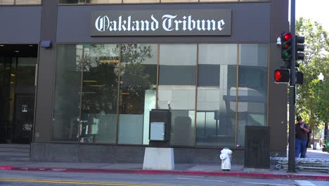 Eröffnungsaufnahme-Des-Zeitungsgebäudes-Der-Oakland-Tribune