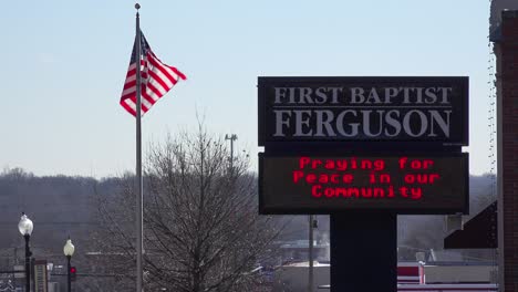 Aufnahme-Von-Aufnahmen-Von-Ferguson-Missouri,-Einer-Szene-Schwerer-Rassistischer-Spannungen-Im-Jahr-2014-2