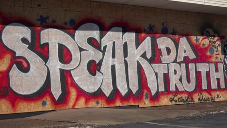 El-Graffiti-En-Un-Mercado-Tapiado-Y-Saqueado-Insta-A-La-Gente-A-Decir-La-Verdad-1