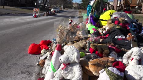 Ein-Behelfsmäßiges-Denkmal-Für-Michael-Brown,-Das-Opfer-In-Ferguson-Missouri-Geschossen-Hat-1