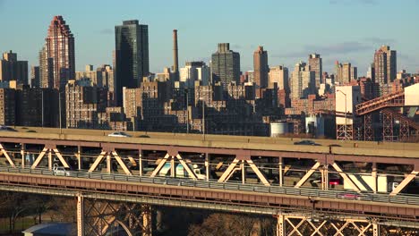 Traffic-moves-across-the-Queensboro-Bridge-with-the-New-York-skyline-background
