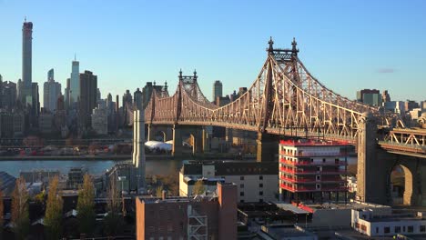 Wide-shot-of-the-Queensboro-Bridge-with-the-New-York-skyline-background